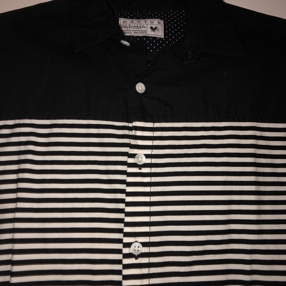 Men’s, short sleeves button down shirt. - Picture 3 of 4